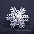 Making mothers day brooch gift,new trendy zircon and freshwater pearl snowflake brooch